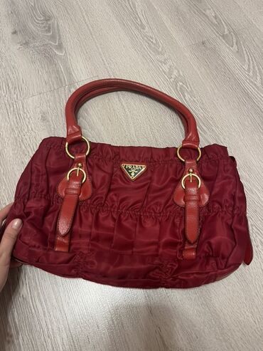 Əl çantası, Prada, İşlənmiş