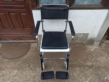 Invalidska kolica: Toaletna stolica za invalide, stare osobe, bolesne ili nepokretne i