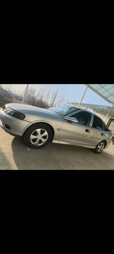 Opel: Opel Vectra: 1999 г., 1.8 л, Механика, Бензин, Хэтчбэк