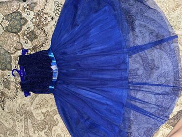 продажа детских карнавальных костюмов: Платье Эльза На 4,5 лет Качество хорошее Одевали один раз Продаю