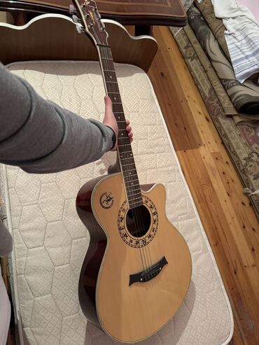 Akustik gitaralar: Akustik gitara, 6 sim, Yeni, Ünvandan götürmə, Ödənişli çatdırılma