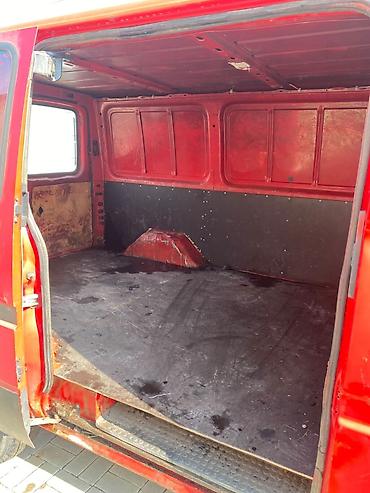 385 55: Ford Transit грузовой фургон, красный. Кузов: - Цельнометаллический — 7