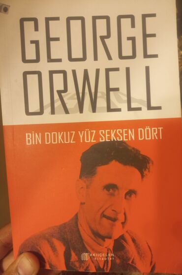 Bədii ədəbiyyat: Corc Oruellin "1984" romanı, distopiya janrında yazılmış əsərdir