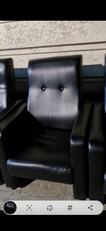 парикмахерская кресло: Продаються черные кожанные кресла состояние хорошее