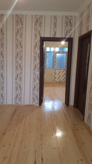 bineqedide satilan evler: Binəqədi qəs. 3 otaqlı, 68 kv. m, Kredit yoxdur, Orta təmir