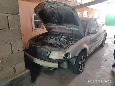 Volkswagen: Volkswagen Passat: 2002 г., Седан — 4