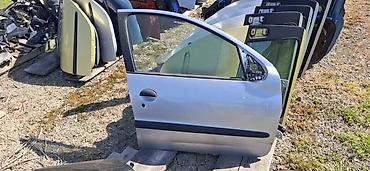 camac za prihranu ribe: DESNA VRATA SIVA ZA PEUGEOT 206 | vrata malo ostecena,vidi se — 2