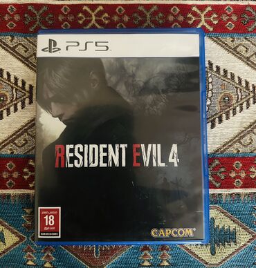 Oyun diskləri və kartricləri: Dörd ədəd PlayStation 5 videooyun diskindən ibarət kolleksiya. Bu