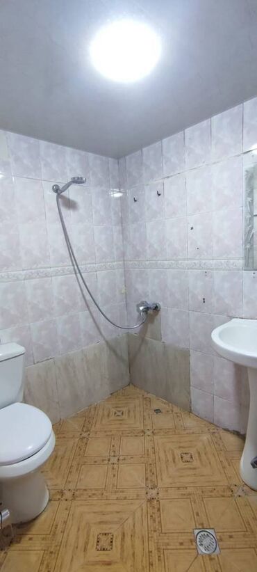 Uzunmüddətli kirayə mənzillər: Neftçilər metrosu,,26 saylı poliklinikanın yanında,Lotos ticarət — 8