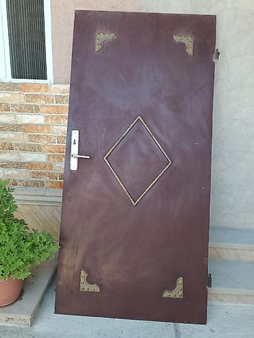 Metall qapı – klassik dizayn - Material: qalın metal təbəqə, iç