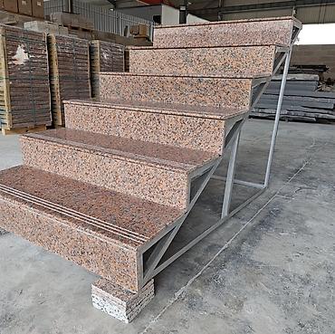 Лестницы из гранита, мрамора: Лестница из гранита, мрамора Для дома, Форма лестницы: Прямая — 2