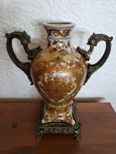 Ostali kućni dekor: Vaza nova iz 50ih god. porcelan,neka vrsta legure. rucni rad — 6