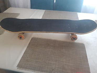 Skeytbordlar: Skateboard – klassik “popsicle” forma, ikitərəfli konkav gövdə. - — 1