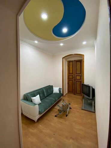 Uzunmüddətli kirayə mənzillər: Qız Qalasının yanında 3 mərtəbəli binanın 2-ci mərtəbəsində ümumi — 10