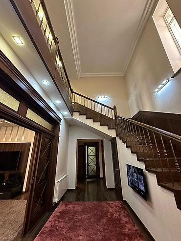 Долгосрочная аренда домов: 370 м², 6 комнат, Балкон застеклен, Забор, огорожен, Парковка — 13