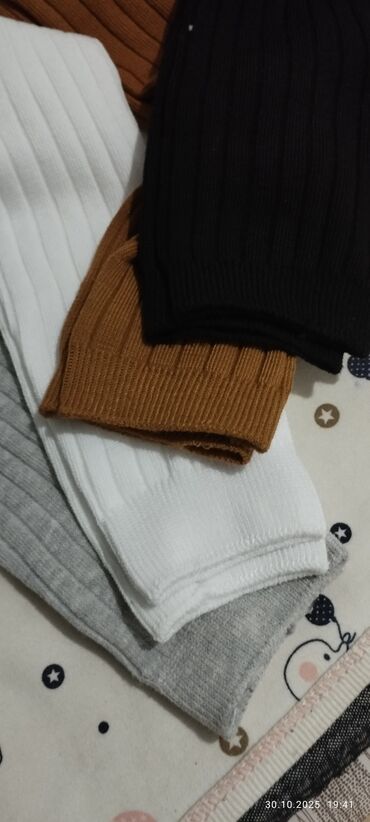 пуховой комбинезон для новорожденных: Продам детские лосины качество шикарное. возраст от3 месяцев до 8-9