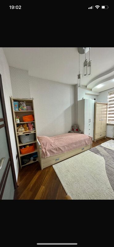 коврик для детей: Yataq dəsti,ağ dolab dəstə daxil deyil. çarpayı,kitab şkafı və böyük