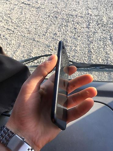 Apple iPhone: IPhone SE 2020, Qara, Barmaq izi — 20