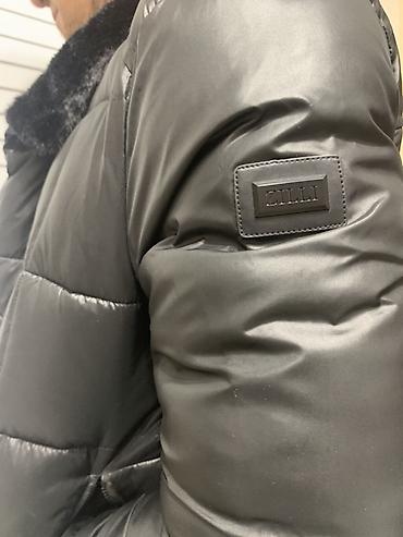 Куртки: Мужские зимние куртки 1) Темно‑синяя парка: - Теплый прямой силуэт до — 3