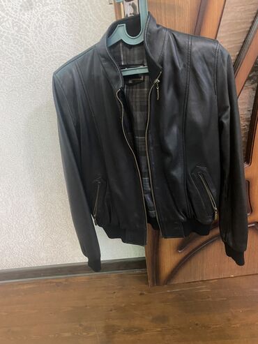 zara az: Женская куртка L (EU 40), цвет - Черный