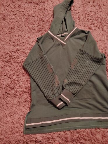 Dəstlər, kostyumlar: Qadın geyim dəsti – 4 üst geyim 1) Tünd boz rəngli uzun denim gödəkçə — 3