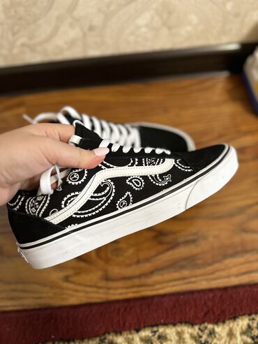 Кроссовки и спортивная обувь: Мужские кроссовки, 42, Vans, Новый, цвет - Черный, Самовывоз, Платная доставка