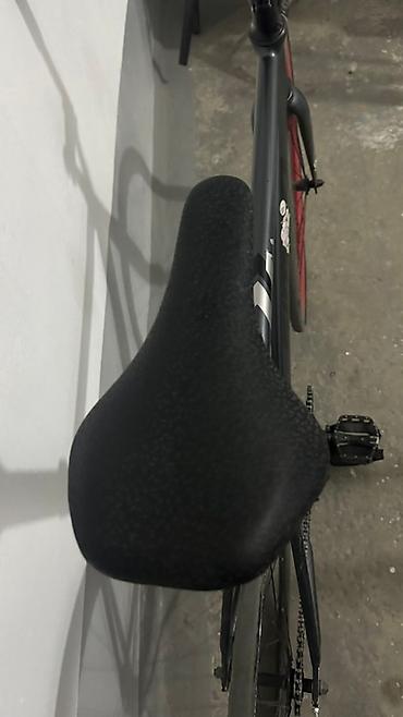 Городские велосипеды: Велосипед Fixed Gear в черном цвете с красными ободами — 3