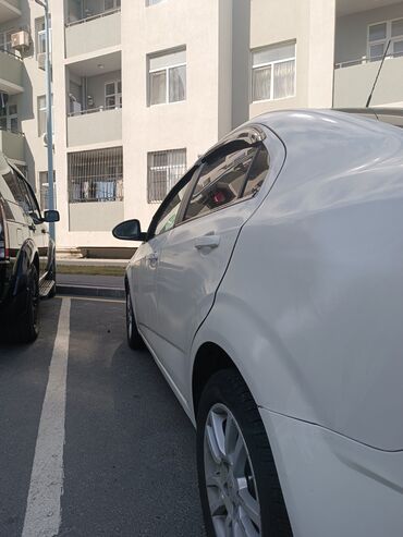 Chevrolet: Chevrolet Aveo: 1.6 l | 2015 il 220000 km Sedan — 7