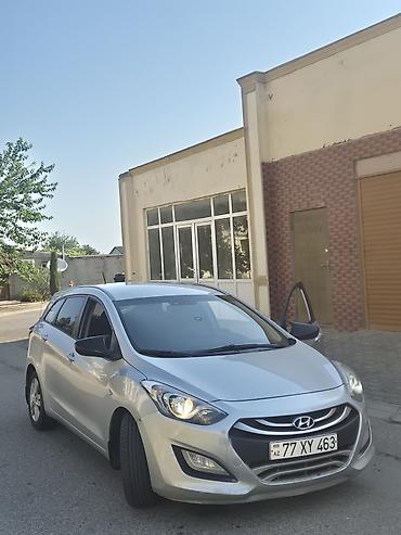 hyundai i30 stop: Hyundai i30: 1.6 l | 2013 il Universal — 3