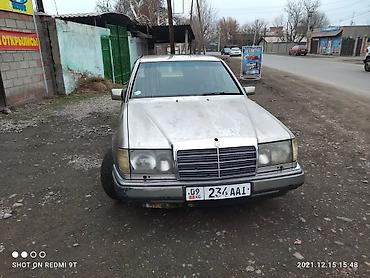 Mercedes-Benz: Седан Mercedes-Benz с кузовом E-класса (W124) бежевого цвета — 3