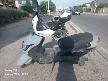 купить трехколесный мотороллер: Скутер M8, 150 куб. см, Бензин, Б/у