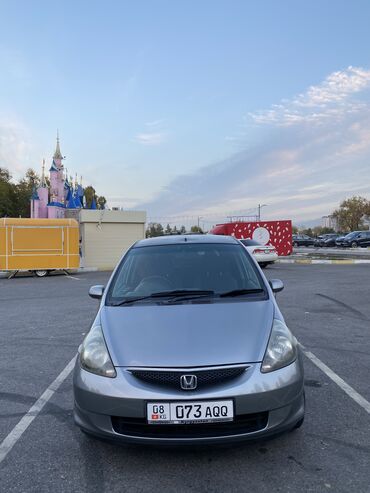 100000 сомдук машиналар: Honda Fit: 2003 г., 1.3 л, Вариатор, Бензин, Хетчбек