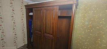 qoz murebbesi: Klassik üslubda iri həcmli qarderob şkaf - Material: taxta teksturalı — 2