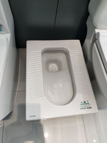 ucuz hamam: Ayaq yolu üçün nəzərdə tutulmuş, ağ rəngli, keramika materialından