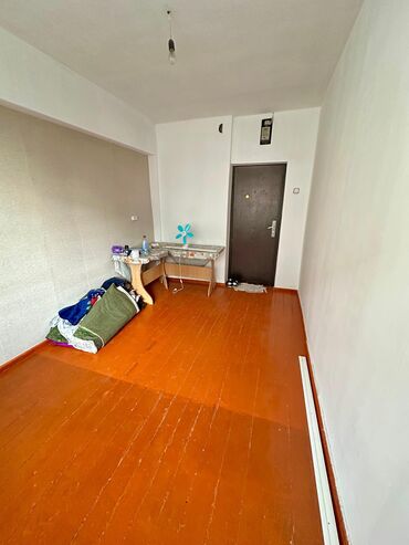 купить однокомнатную квартиру недорого: 1 бөлмө, 13 кв. м, Жатакана жана мейманкана түрүндө, 5 кабат, Косметикалык ремонт