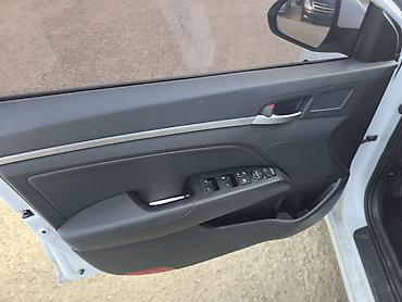 Hyundai: Hyundai Elantra: 2020 г., Седан — 14