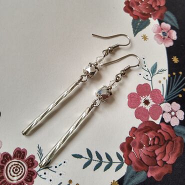 Minđuše: Dva para bilo kojih minđuša Češko staklo, poludragi kamen Potpuno — 17