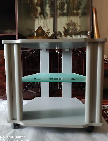 şüşə polka: Televizor üçün stend/konzol - Material: üst və alt panel MDF tipli — 1