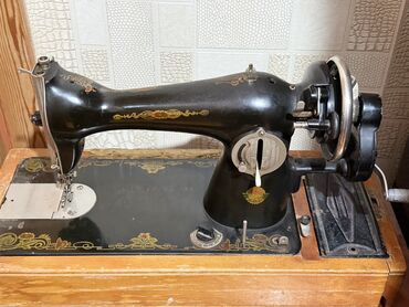 Çəngəllər: Satılır: Sovet istehsalı JİMZ (im. Kalinina) tikiş maşını