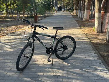 lenkeran velosiped: Bu, dağda sürməyə və müxtəlif ərazilərə uyğun hazırlanmış möhkəm dağ