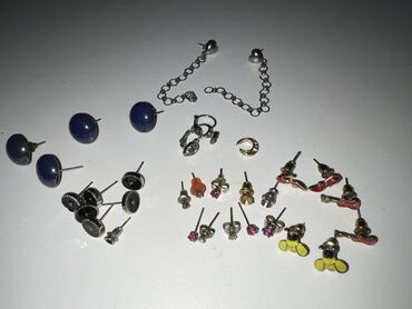 Sırğalar: Bijuteriya sırğalar. Hər şəkildəkinin Hamısı birlikdə 8 manat -da lalafo.az — 9 Sırğalar: Bijuteriya sırğalar. Hər şəkildəkinin Hamısı birlikdə 8 manat — 9