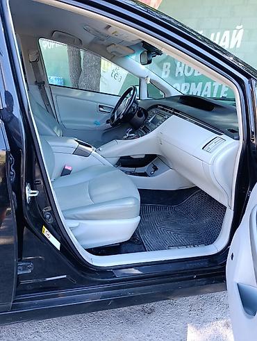 селика: Toyota Prius: 2013 г., 1.8 л, Робот, Гибрид, Хэтчбэк — 6