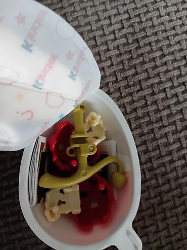 плюшевый эн: Игрушка-конструктор из яйца-сюрприза Kinder. В комплекте: - детали — 1