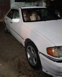 Mercedes-Benz: Mercedes-Benz 220: 2.2 l | 1995 il Sedan — 4