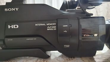Videokameralar: Sony HD peşəkar videokamera Xüsusiyyətlər: - HD video çəkilişi - — 7