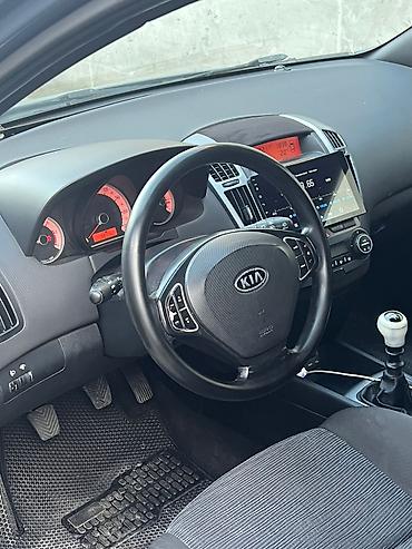 Kia: Kia Ceed hatchback - Kuzov: 5 qapılı hatchback, boz/metallik rəng - — 4