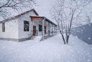 Bağ evlərinin kirayəsi: 255 kv. m, 4 otaqlı, Hovuzlu, Qaz — 1