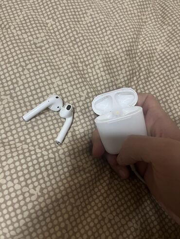 Qulaqlıqlar: Airpods 2 tam orginal 1 il deyil alındıqı təcili satılır 120 manat heç