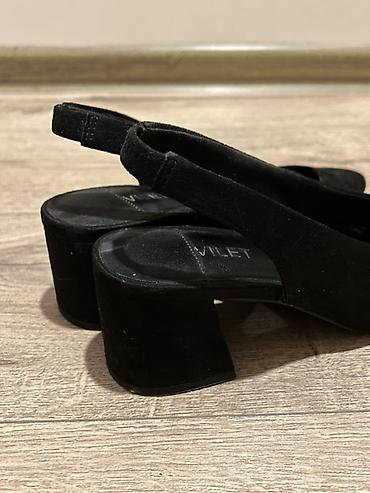 Digər ayaqqabılar: 1.Ботинки Натуральная кожа Размер 39 Цена 60 azn 2. Зимние ботинки — 10