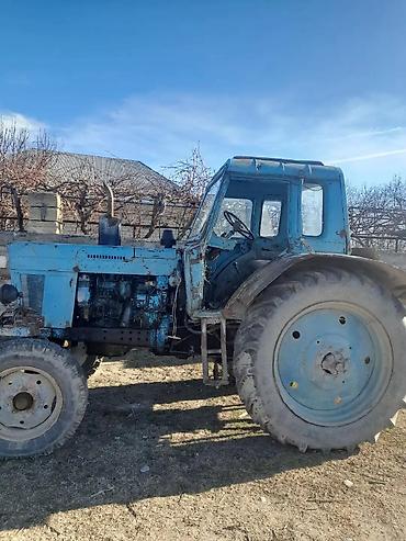 Motobloklar: Mavi rəngli MTZ tipli təkərli traktor. Texniki xüsusiyyətlər: - Dörd — 1